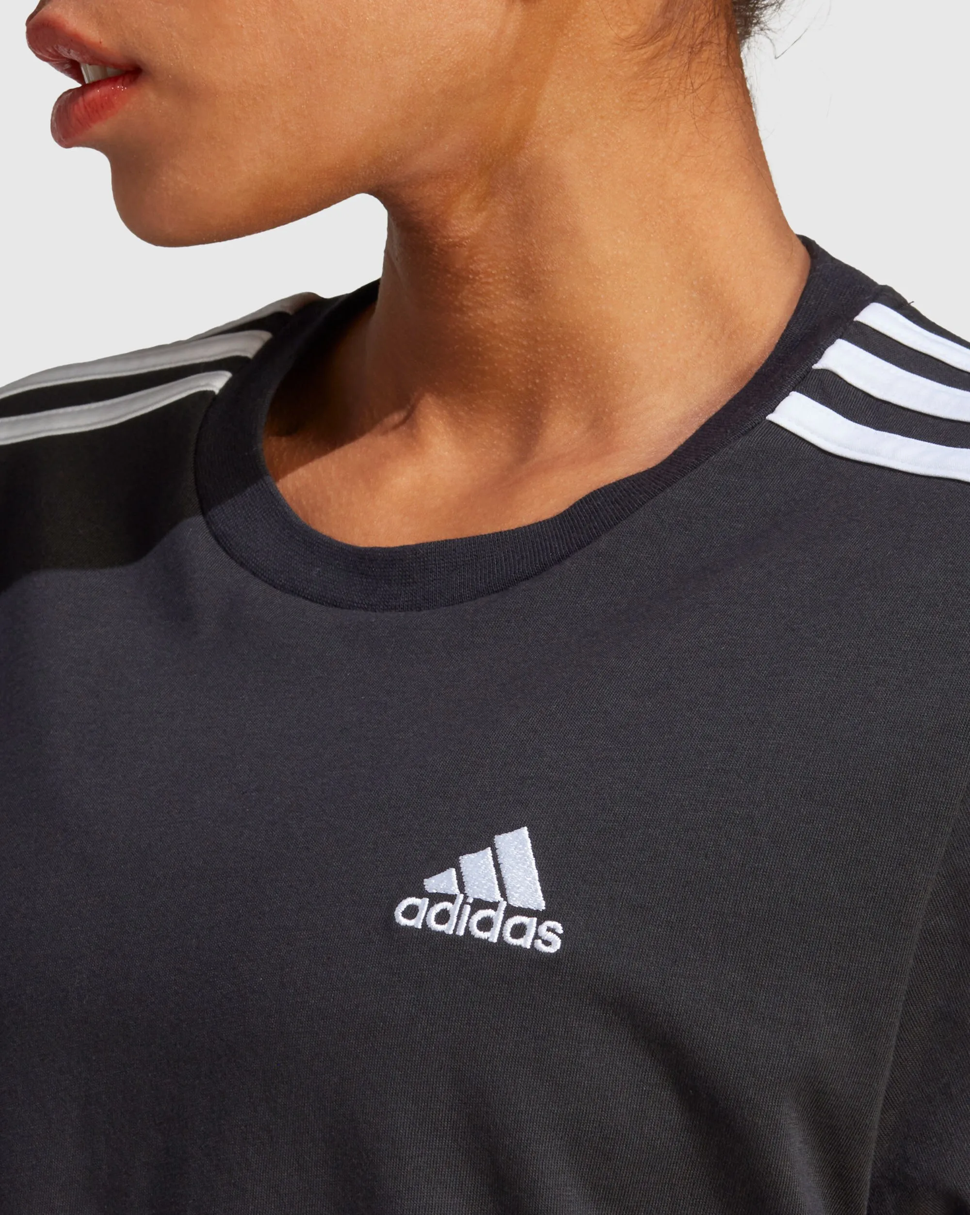 Adidas T-shirt Essentials 3-Stripes Single Jersey Crop Nero Donna