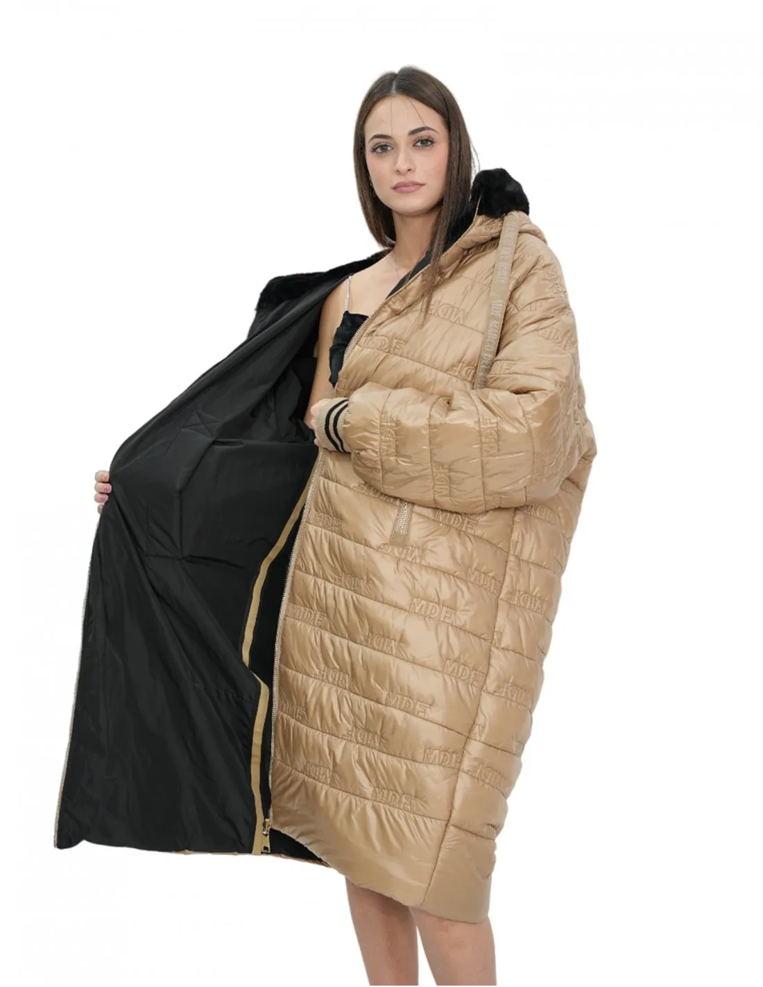 Cappotto reversibile con pelliccia di montone e piumino in piuma 48 nei colori oro e nero manica lunga chiusura zip 