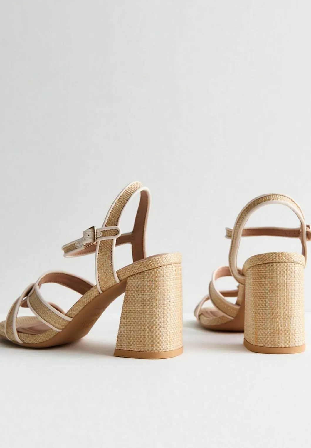 COMFORT TWIST BLOCK HEEL - Sandali