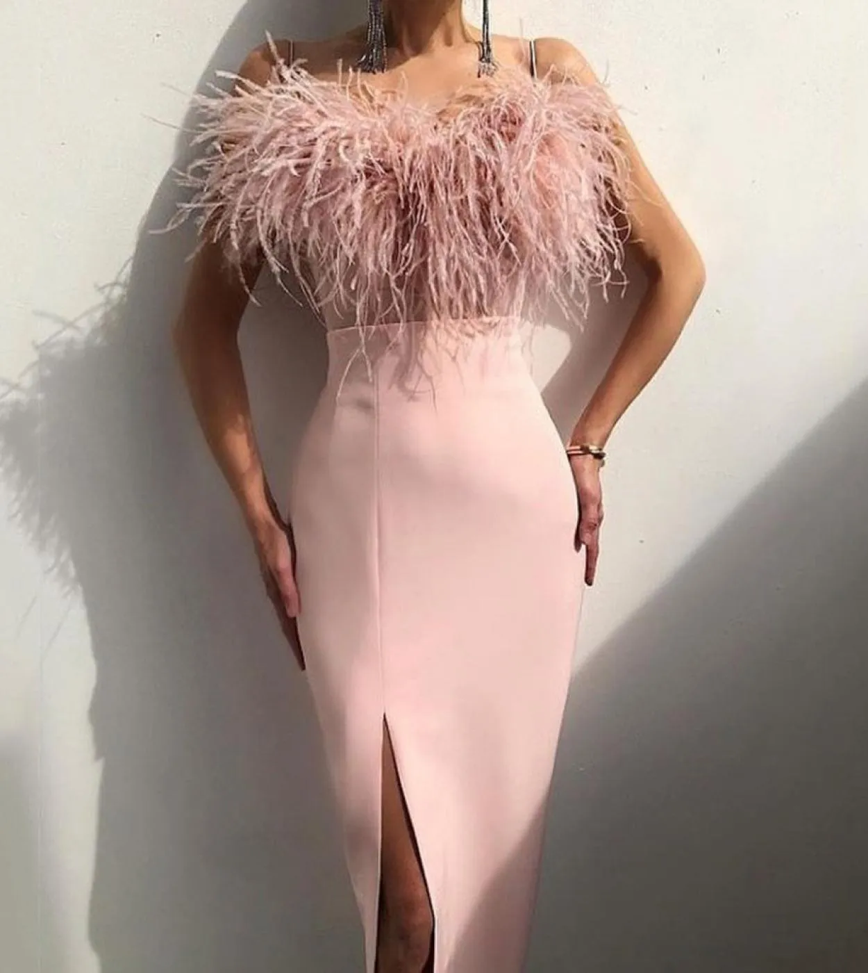 Fashion Sling Feather Dress Womens Slim Party Party Evening Dress 2023 Summer New Ladies Design elegante di media lunghezza