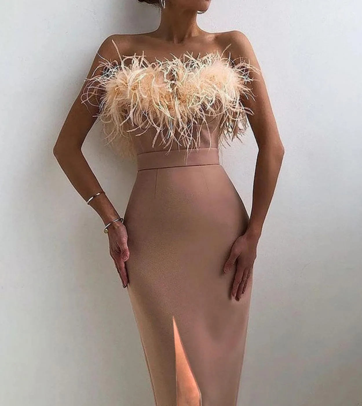 Fashion Sling Feather Dress Womens Slim Party Party Evening Dress 2023 Summer New Ladies Design elegante di media lunghezza