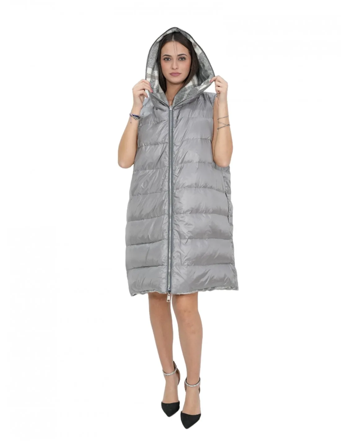 Smanicato gilet reversibile 48 grigio fantasia a quadri da un lato e l'altro piumino con cappuccio e zip 