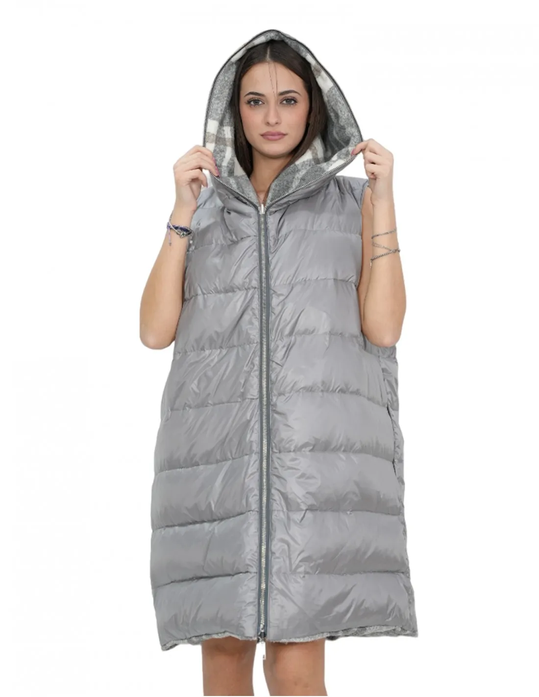 Smanicato gilet reversibile 48 grigio fantasia a quadri da un lato e l'altro piumino con cappuccio e zip 