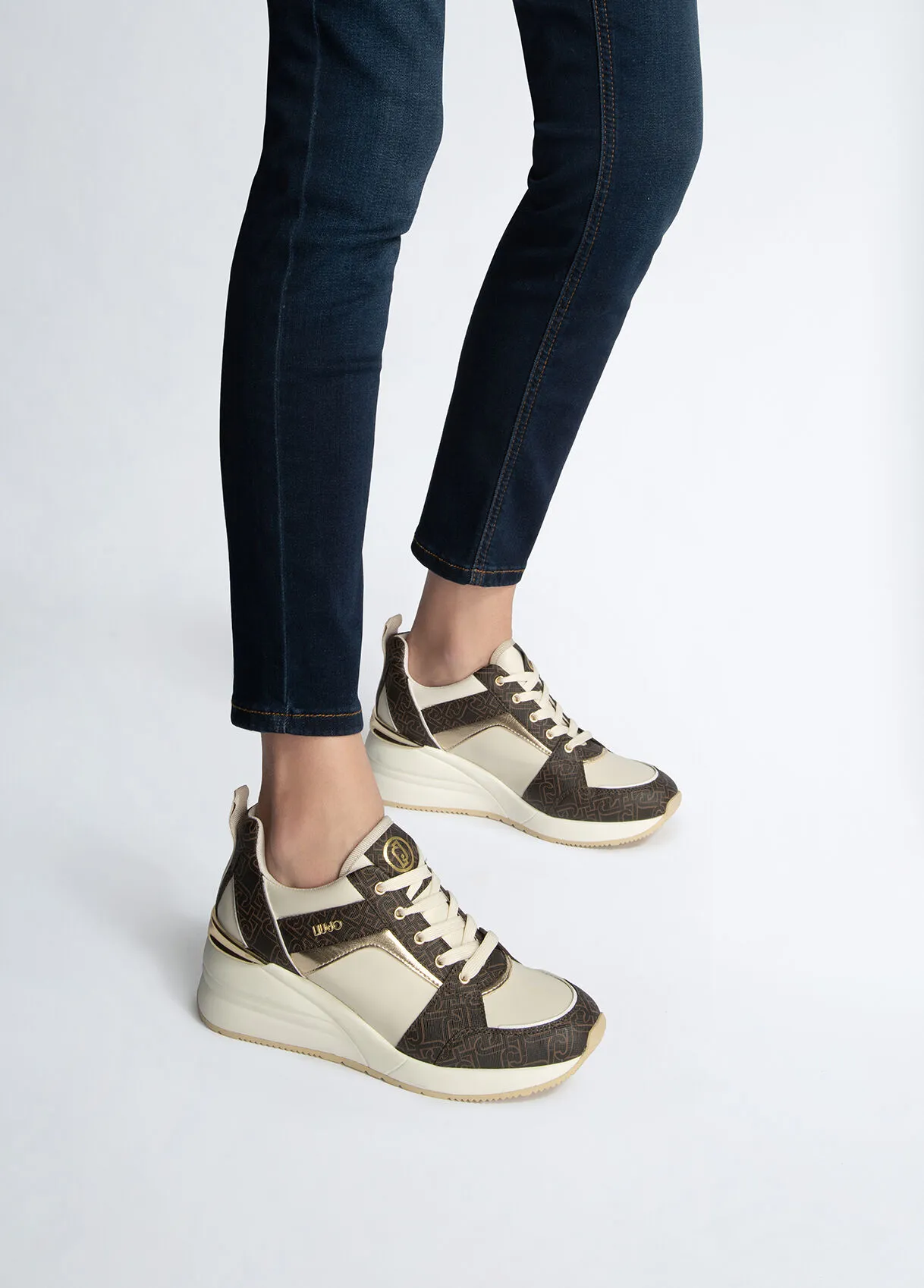 Sneakers monogram con zeppa