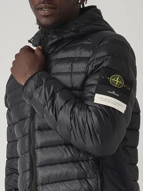 STONE ISLAND  Piumino uomo Stone Island in nylon stretch riciclato Navy