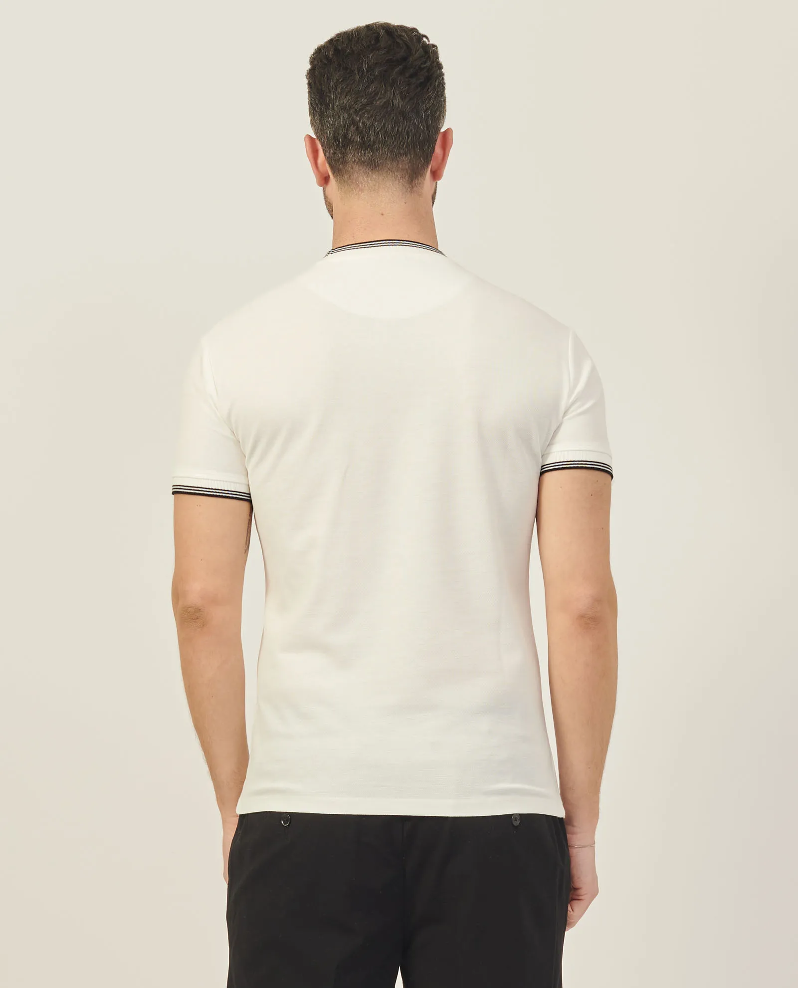 T-shirt girocollo Yes Zee in cotone con righino a contrasto